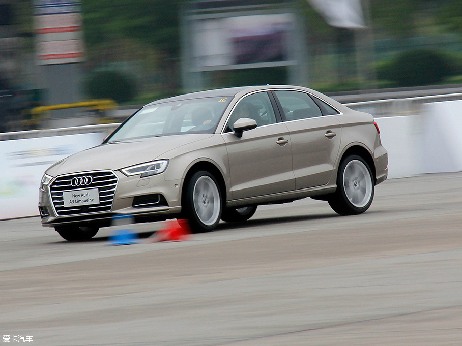 爱卡试驾新款奥迪A3 40TFSI