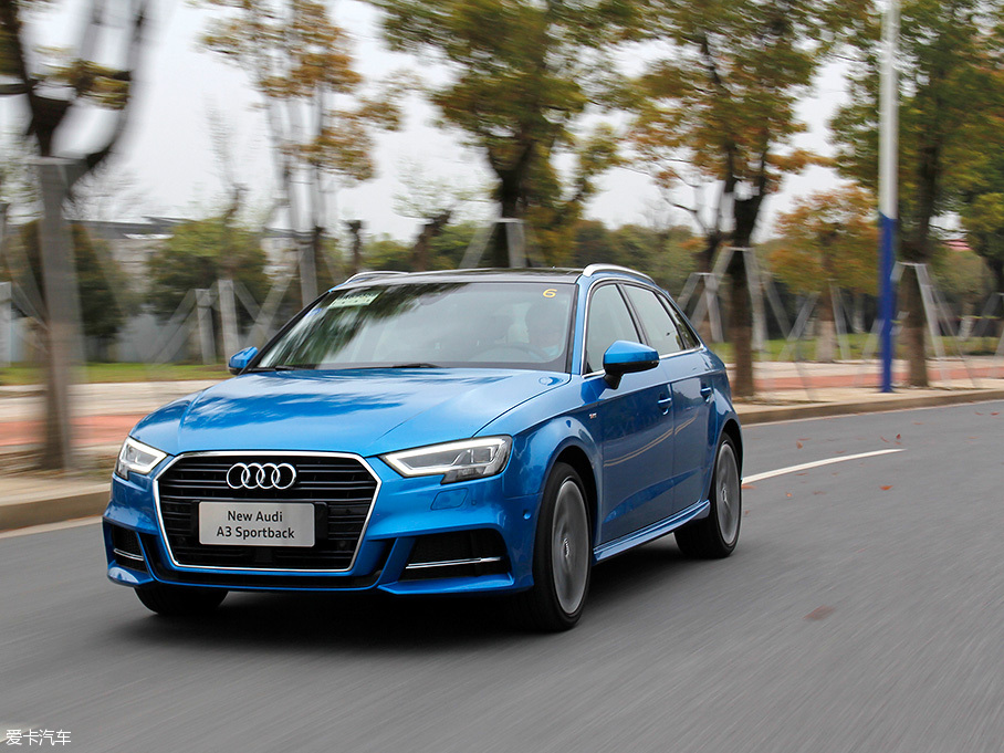 爱卡试驾新款奥迪A3 40TFSI