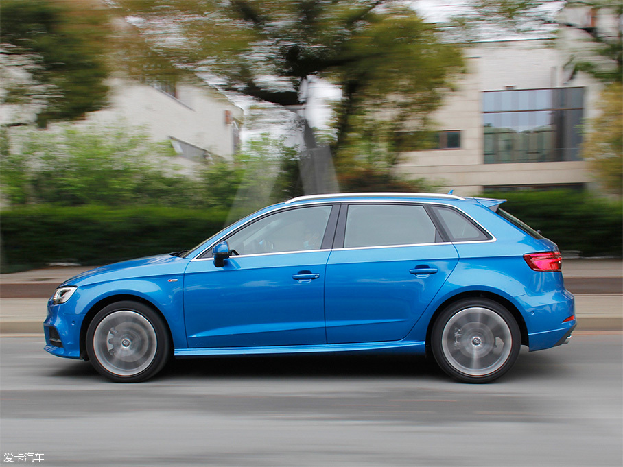 爱卡试驾新款奥迪A3 40TFSI
