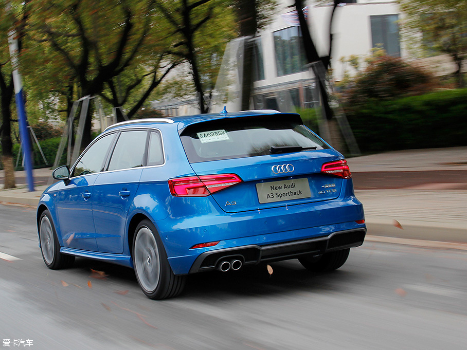 爱卡试驾新款奥迪A3 40TFSI