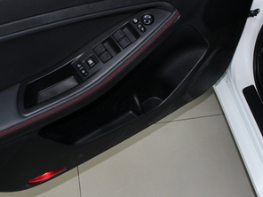 愛卡實拍新款奔騰B70