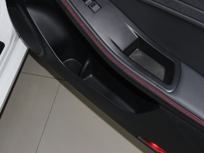 愛卡實拍新款奔騰B70