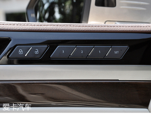 愛卡實拍上汽大眾輝昂