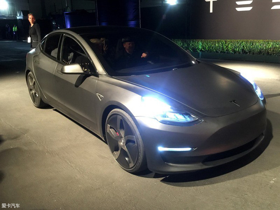 գݺý͸¶˹6·ݷModel 3MODEL 3ĸܰ汾2018ࡣ˽⣬˹Model 3Ϊ350kmҡ