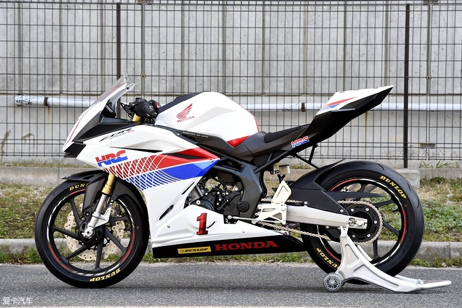 CBR250RR Race base version԰ɫΪٴϺHRCר滨CBR250RRľԪأΪʵ󣬳ͷͳβĵƾ߶һʽȡ