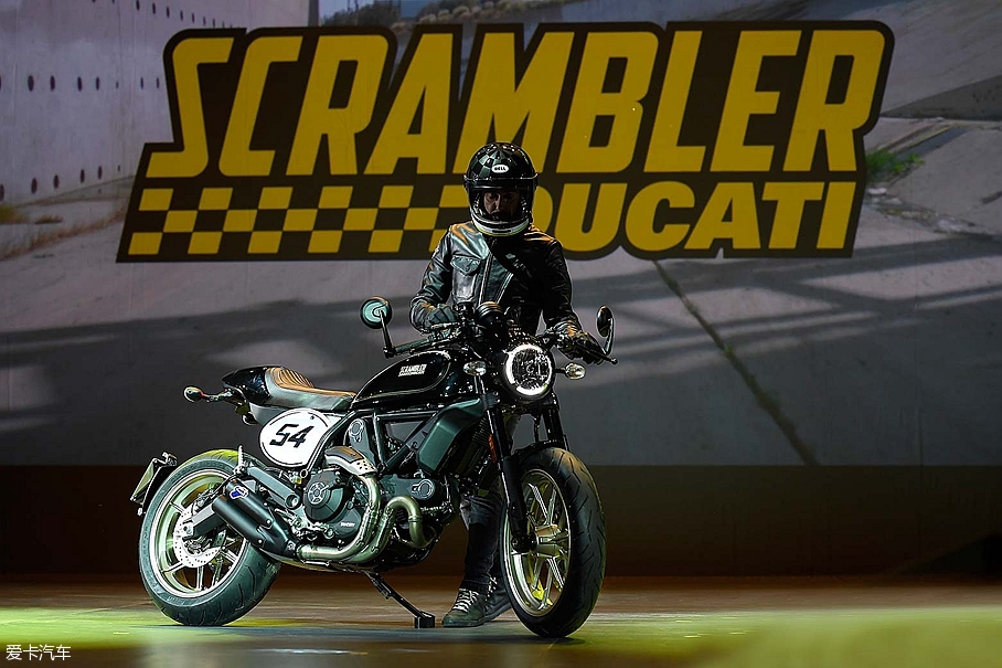 Scrambler Cafe’ Racer