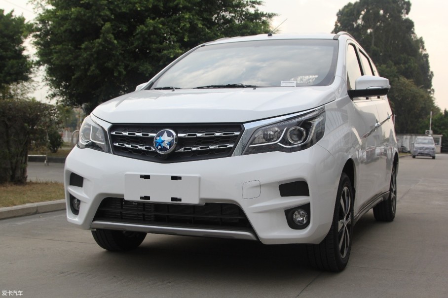 գý屨ƣM50Vͽ410ʽСǰãóۺεվع⣬³λΪһMPVͣ1.6L