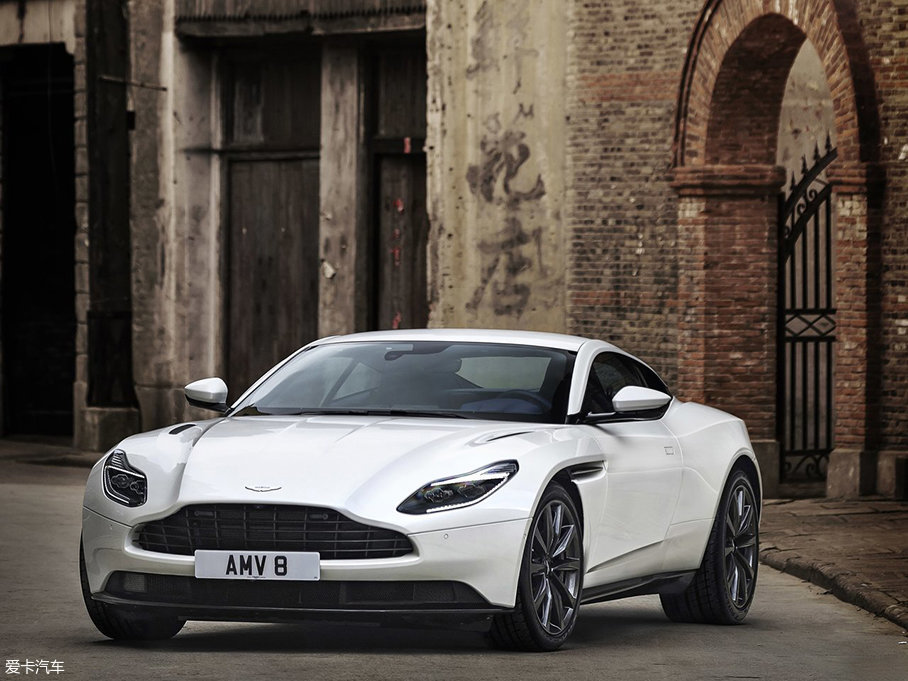 DB11 V8