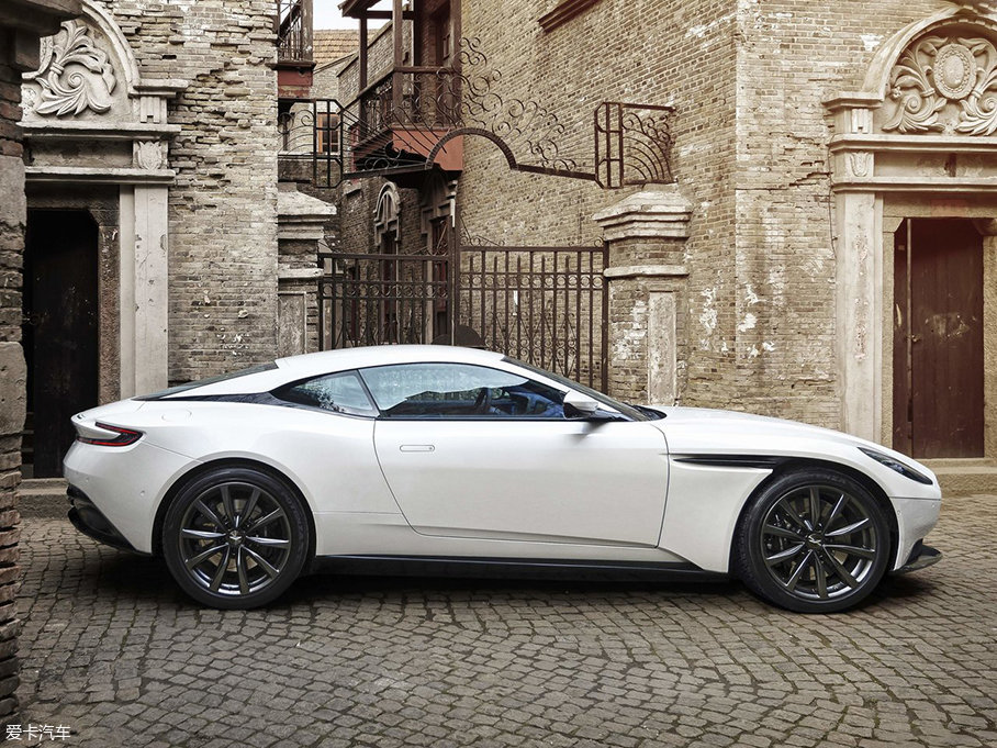 DB11 V8