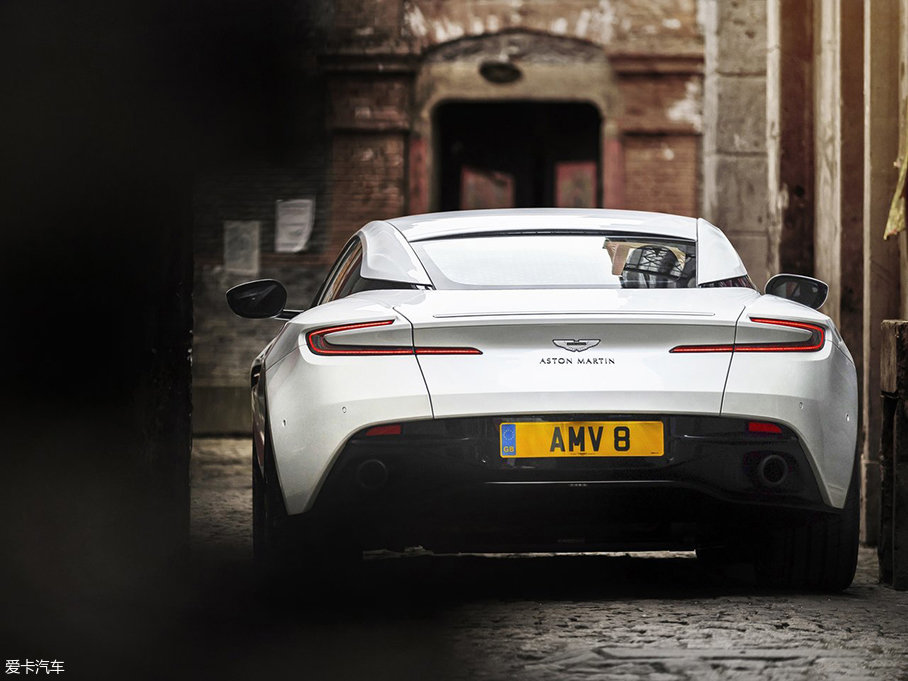 DB11 V8