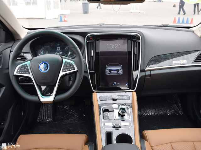 比亚迪新秦EV300上市 贴后售16.99万起