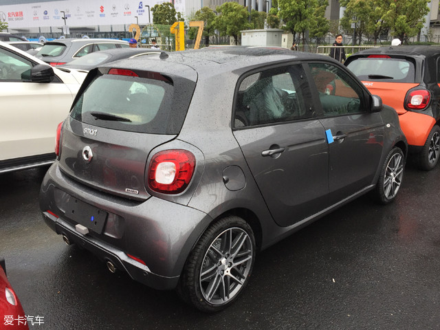 2017ϺչĻǰϦǰ̽Ŷ㵽ڳչsmart forfour BRABUS泵͵ͼƬ