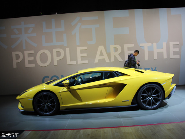 ˽⣬Aventador SAventadorĸĿͣ³ڿѧơءܷ涼6.5L V12µУ