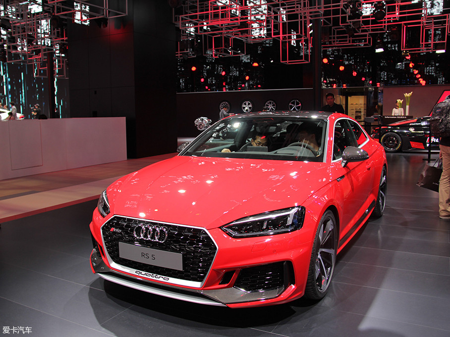 ڽտĻ2017ϺչϣµϷ¿RS 5 Coupeͣ³ı仯ȡ֮ǰ4.2L V8