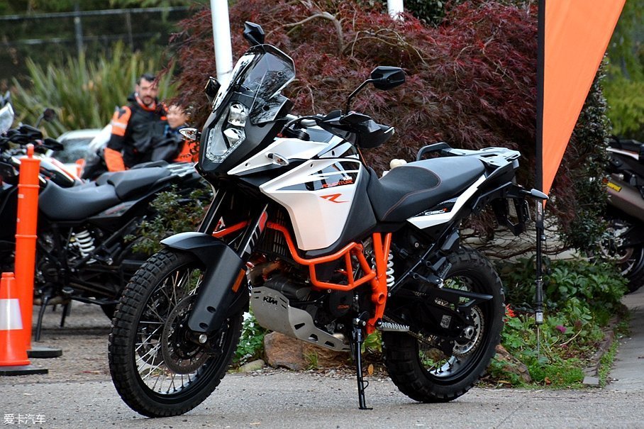 KTM 1090 ADV Rԭⲻļ̳KTM 1190 ADV RƣһЩϸϵŻ⣬һ۷ֱĲ𣻲KTM1090 ADV R˸¡