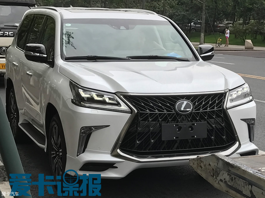 成都车展探馆：雷克萨斯新LX570抢先看