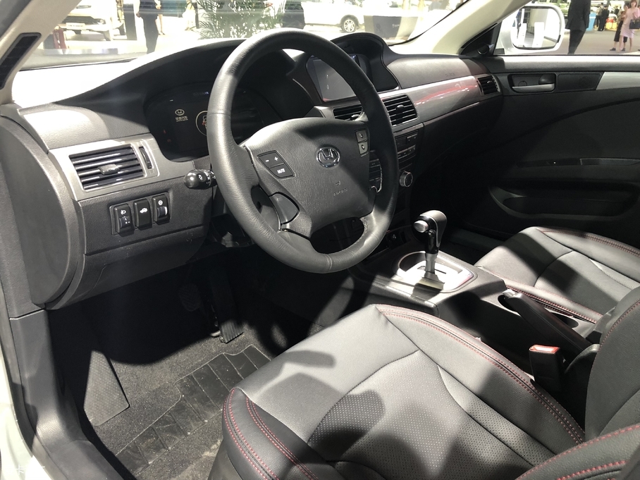 2017广州车展：路盛S5 EV330正式发布