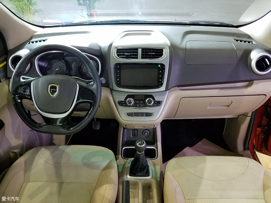 广州车展：卡威全新纯电动MPV E10亮相