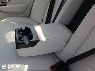 愛卡搶先實拍東風(fēng)神E70