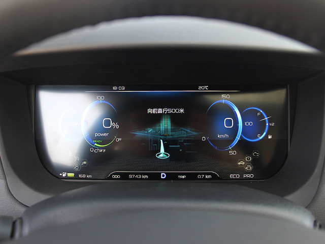 愛卡搶先實拍東風神E70