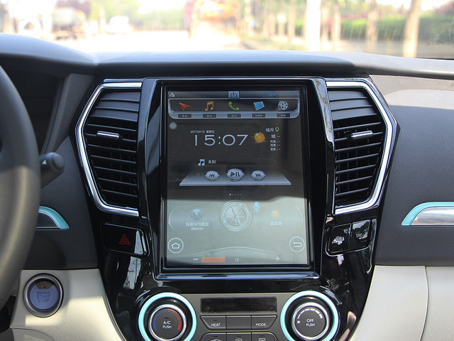 愛卡搶先實拍東風神E70