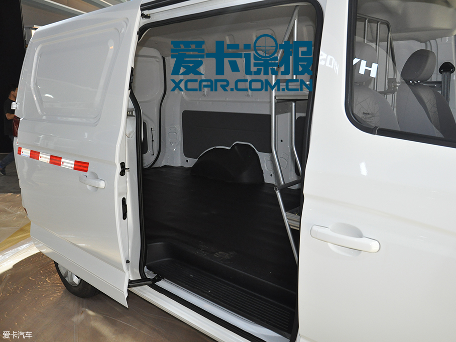 2018重庆车展探馆：北汽幻速H6EV抢先看