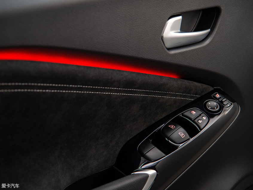 日产新一代JUKE官图 外观依旧个性十足 日产新一代JUKE官图 外观依旧个性十足