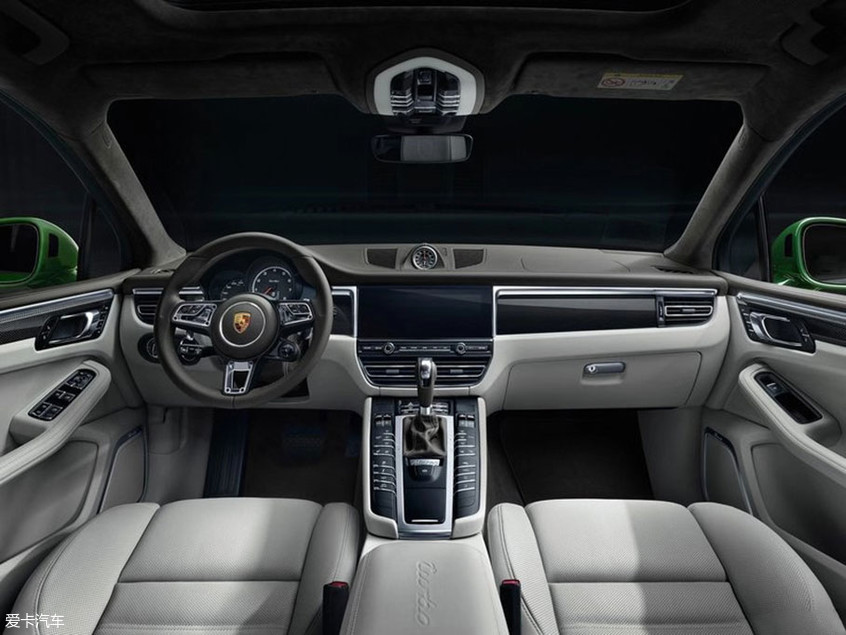 新款保时捷Macan Turbo官图 更加运动