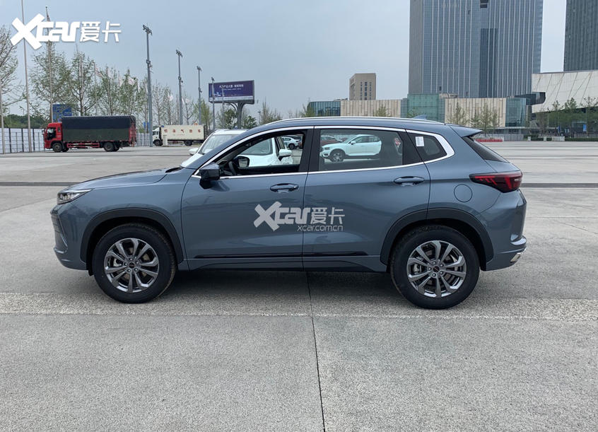 作为奇瑞汽车造型副总裁兼全球首席设计师kevin rice操刀的第二款星途