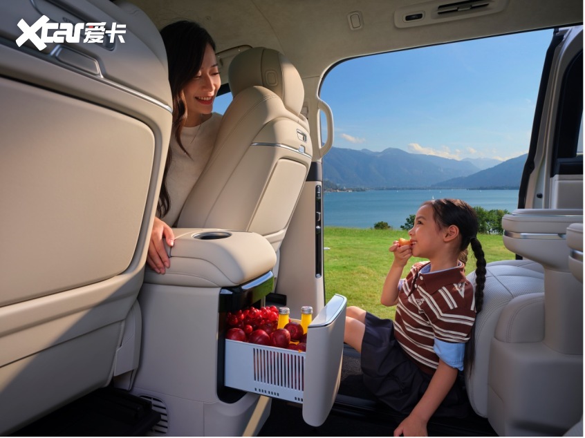 跨界破局吉利银河V9002698万元起开启AI家庭MPV新世代(图4)