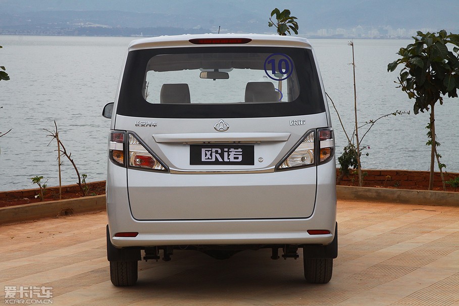 长安MPV欧诺正式上市_新闻画册