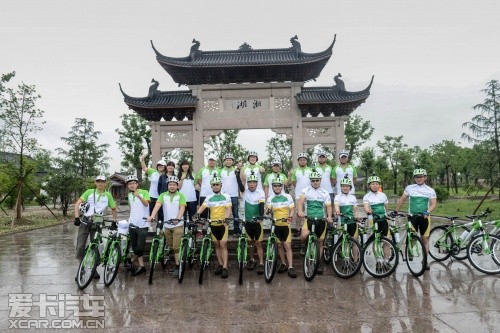 斯柯达4 2团队环湘湖雨中骑行