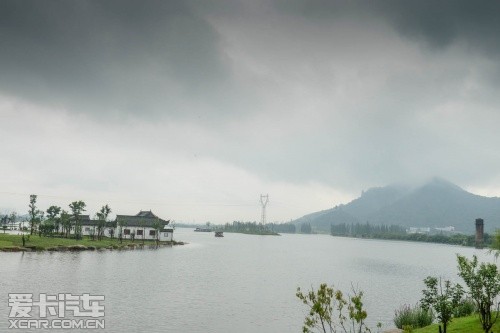 斯柯达4 2团队环湘湖雨中骑行