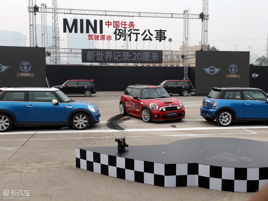 2012 MINIйʽ521գ2012 MINIйڱʽֳ֤MINIйưȫСMINI COOPER SйưԼMINI COOPER S CLUBMANйư۸ֱΪ34.7Ԫ36.9ԪMINI COOPER Sй...