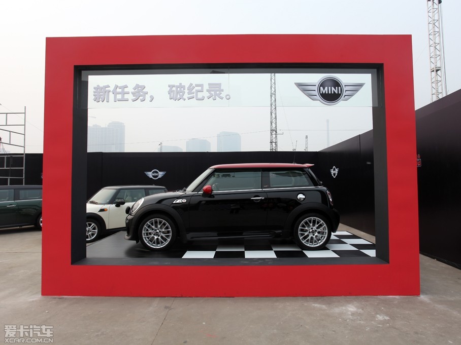 2012 MINIйʽ521գ2012 MINIйڱʽֳ֤MINIйưȫСMINI COOPER SйưԼMINI COOPER S CLUBMANйư۸ֱΪ34.7Ԫ36.9ԪMINI COOPER Sй...