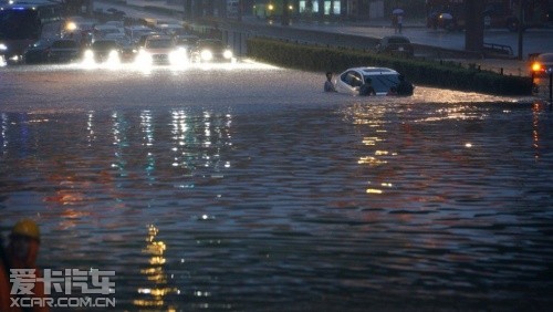 近期雨天行车事故汇总解析 近期雨天行车事故汇总解析