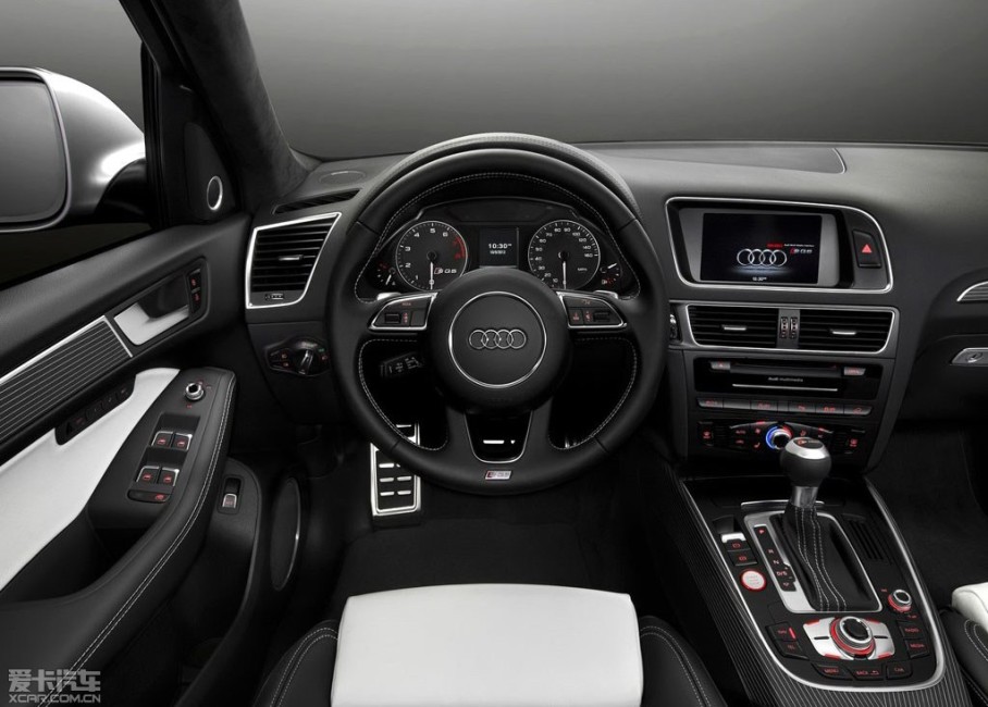 
2013ɳչϣµʽSQ5 3.0TFSI͡³3.0Lеѹͷ260kWٹʱΪ5.3롣





µSQ5 3.0TFSIʵͼ
ܳͬ⣬ͰSQ5۴ۻ϶ǰعĲͰ泵ͻͬ...