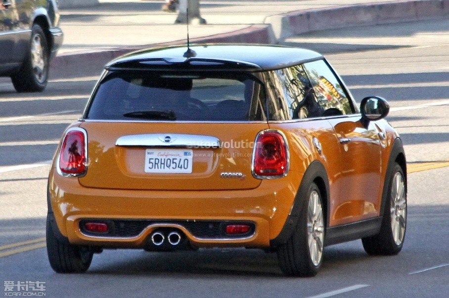 
գٶعһMINI COOPER SαգϢ³ȽӣԤƽ11·ݵɼչʽ2014С

MINI COOPER Sա
˴عȫMINI COOPER Sͣ³ԪԴ2011߳չRoc...