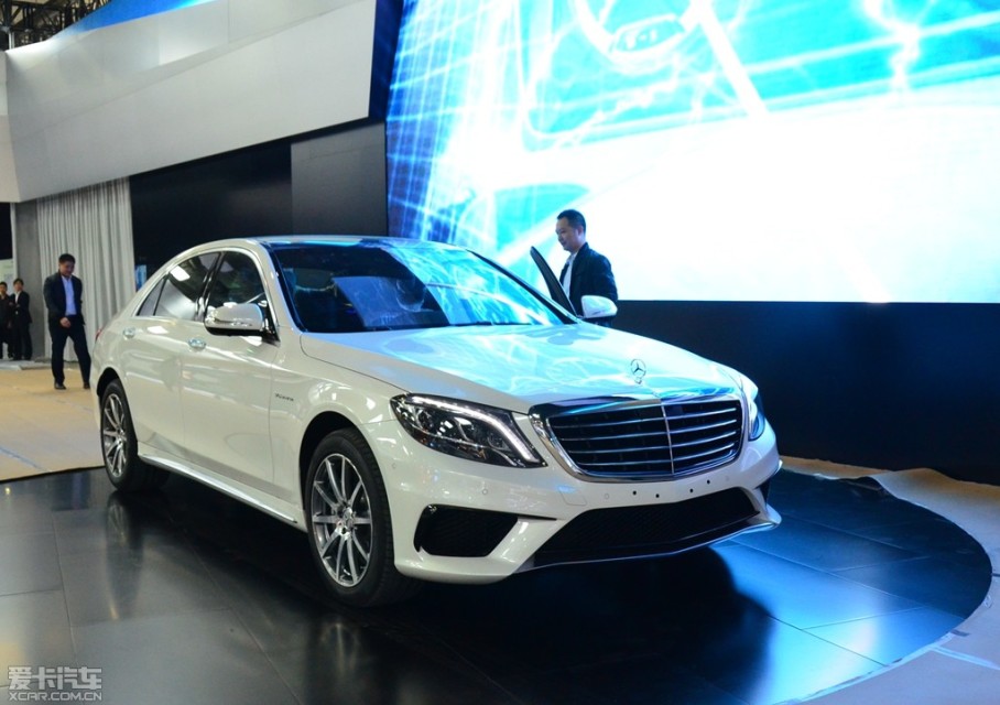 ڸոտĻĹݳչϣʽS63L AMG͵ۼֻۣƳһͣۼ249.8Ԫһ̨5.5L V8˫ѹ		S63L AMG				ٷָۣԪ			S63L AMG 4MATIC	249.8			Ʊ www.xcar.com.cn	ϿSAMGո...