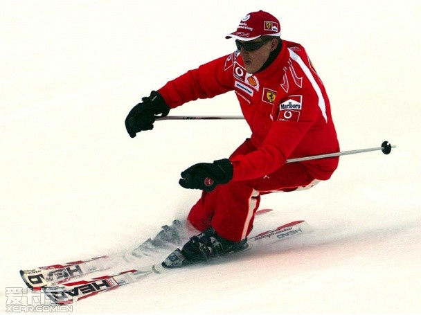 舒马赫滑雪遭遇意外，头部受伤
