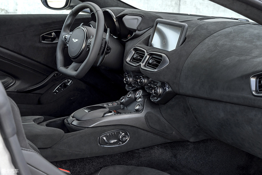 > 试驾马丁全新vantage