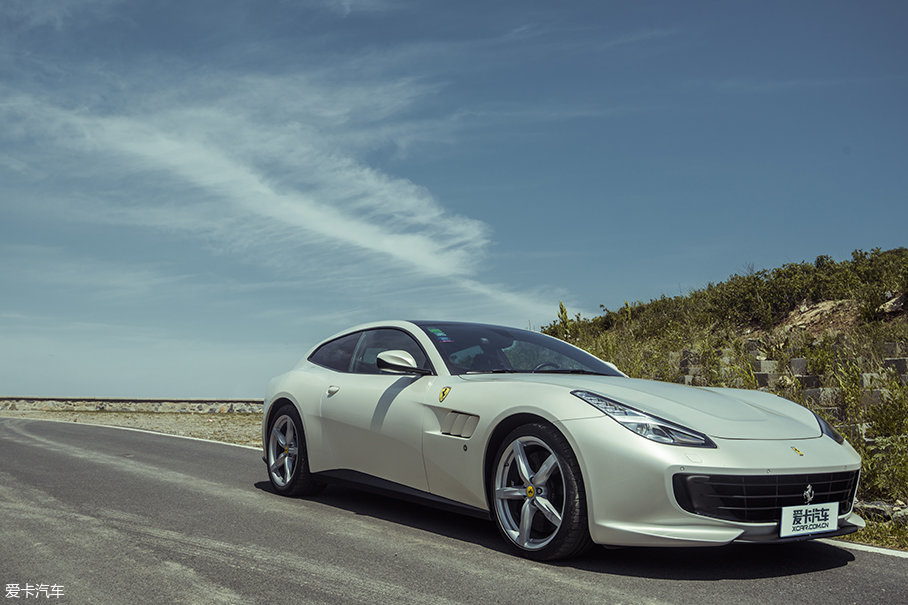 法拉利GTC4 Lusso