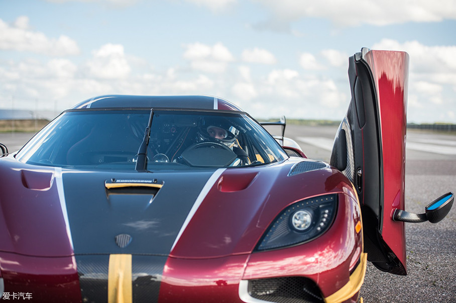 ̨Agera RSǴһλģԵĳޣֱ·ĳȲץѣڳٽӽ200km/hʱִ򻬳ŤǳɹƵ˲ӵϵļ¼