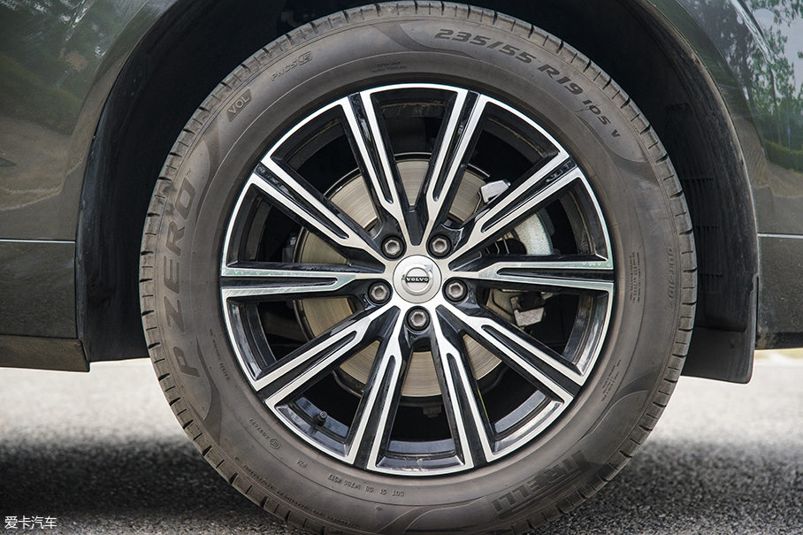 沃尔沃XC60/宝马X3