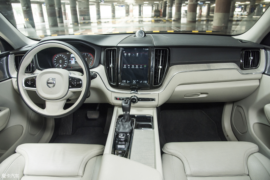 沃尔沃XC60/宝马X3