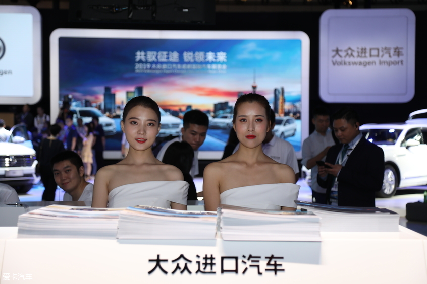 2019成都车展美女 2019成都车展美女