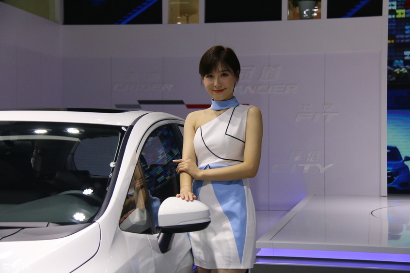 2019成都车展美女 2019成都车展美女