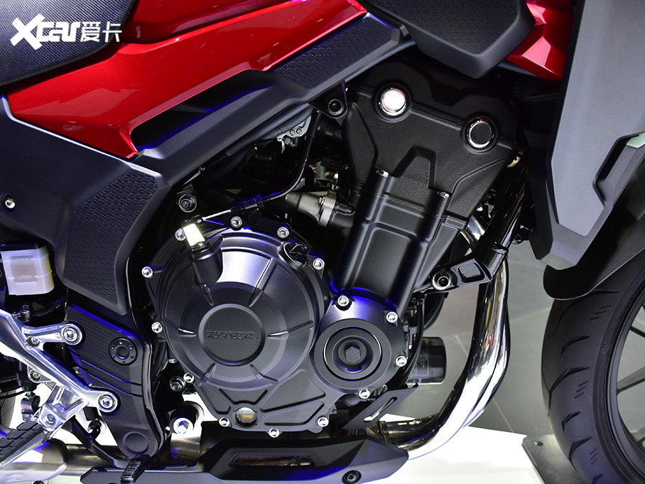 ڶ棬CB400X䱸Ϊ399ccֱ˫ˮ䷢Ϊ34kW/9000rpmŤΪ37Nm/7500rpm뷢ƥ6MT䣬߳ٿɴ157km/hⷢװѿأߡ˺˿ȺĲȻý㲿