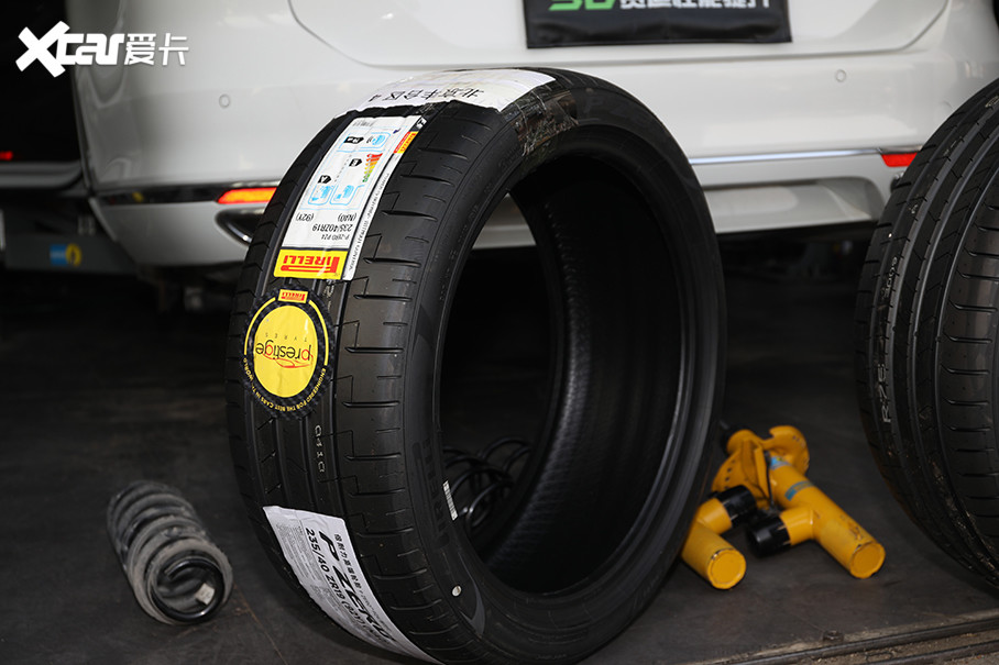 ̥ѡٿصıP ZERO̥ߴΪ235/40 R19ʵϣͺ̥ϲƷҲҪרڱʱ718ͣɼܱӹɡ֮P ZEROϵв˷ǶԳ̥滨ƣ˳ɲܺͲٿԣ...