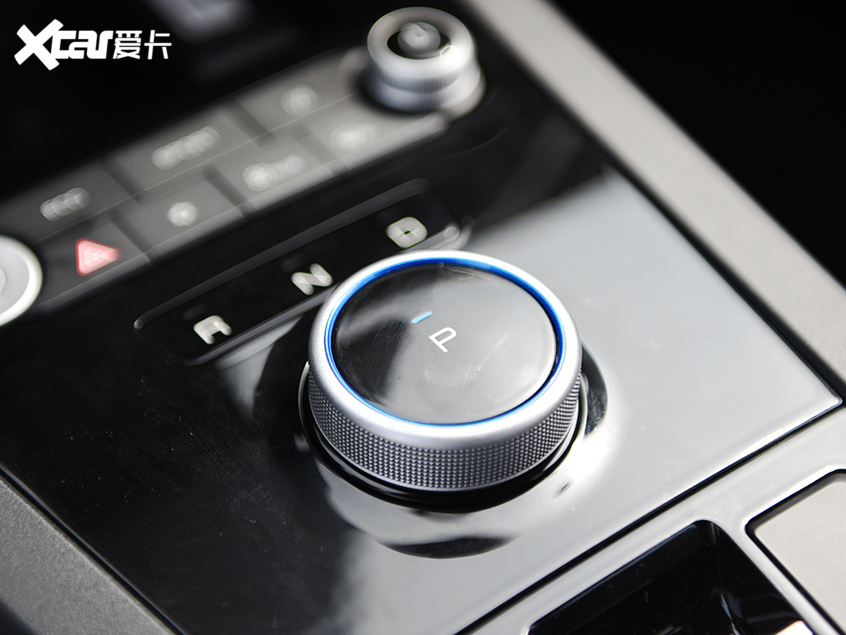 比亚迪e2;